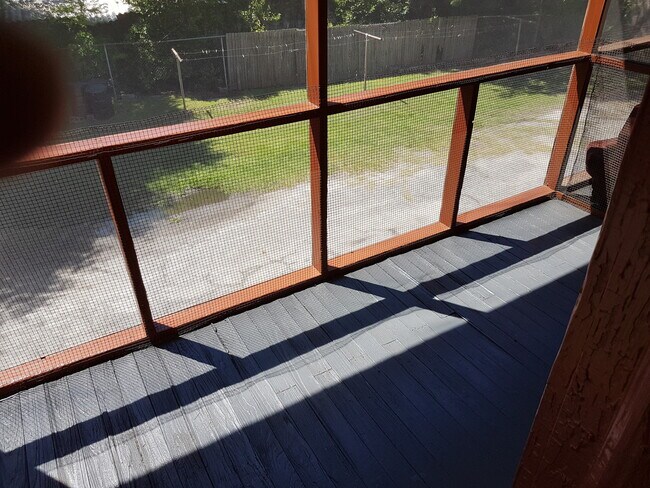 Screen Balcony - 1306 Belleville Rd