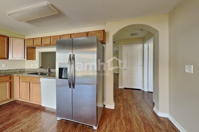 Foto del edificio - 15403 Quail Woods Pl