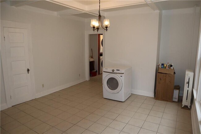 Building Photo - 648 E 34th St