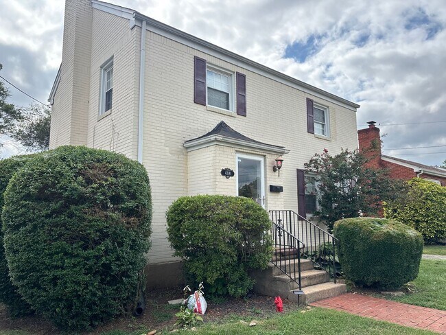 Building Photo - 4318 Delray St NW