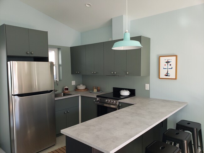 Building Photo - 1152 W 48th St