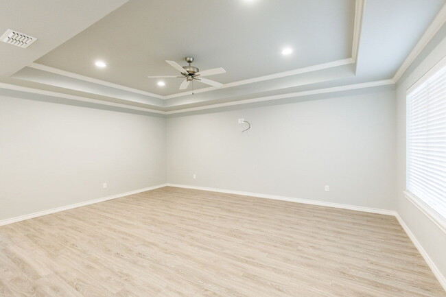 Building Photo - Beautiful Duplex in Shallowater