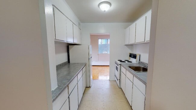 Interior Photo - 255 Stewart