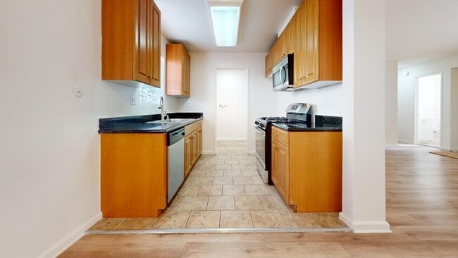 Building Photo - Cohasset Street - 20203-6