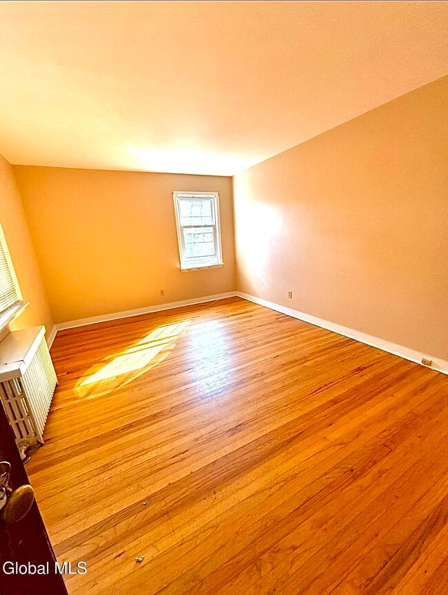 Building Photo - 2224 Crescent Rd