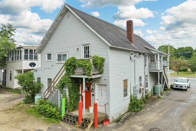 Building Photo - 136 Main St