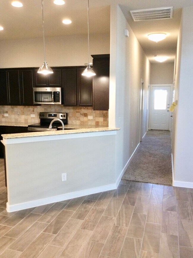 Foto del edificio - LUXURY TOWNHOME LOCATED IN BASTROP, TEXAS!