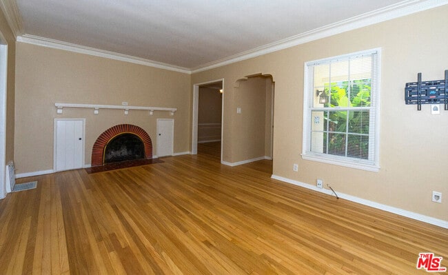 Foto del edificio - 6353 W 82nd St