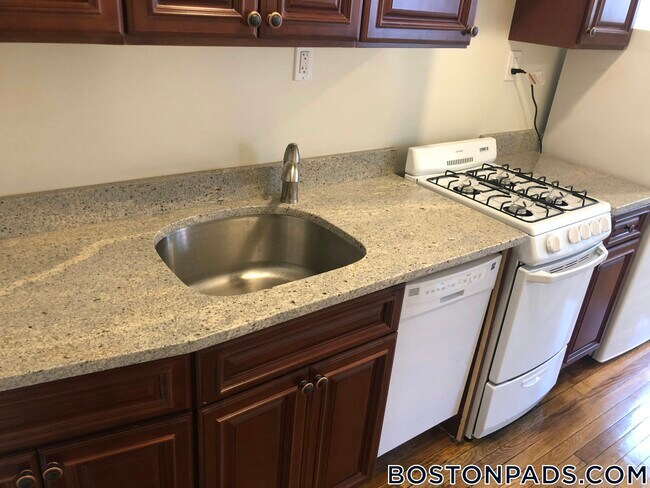 Foto del edificio - 63 Fellsway W