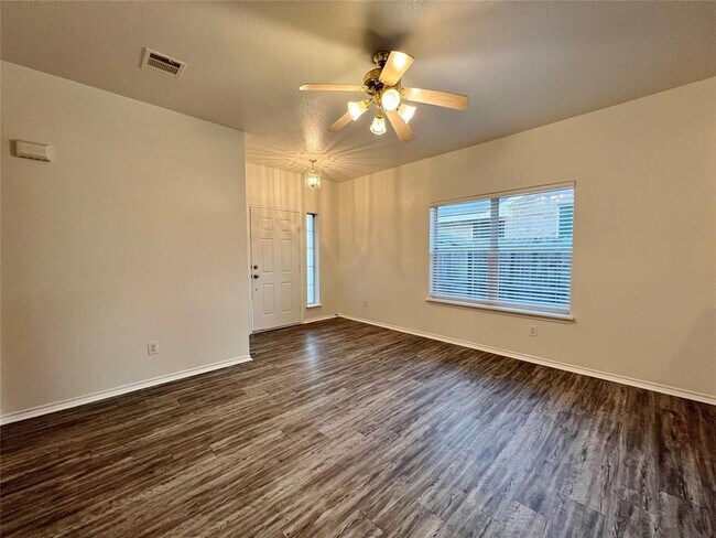 Foto del edificio - 703 Donny Brook Dr