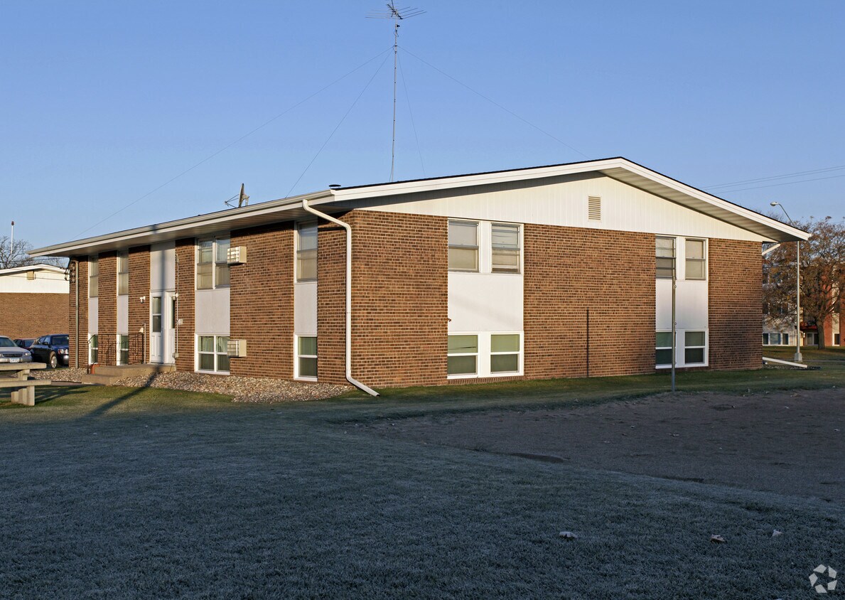 Primary Photo - Forestview Apartments