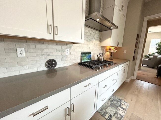 Foto del edificio - Luxury 55+ Executive Home- Fully Furnished