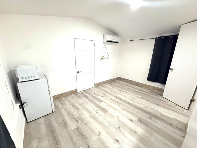 Photo - 1150 W 28th St Apartment