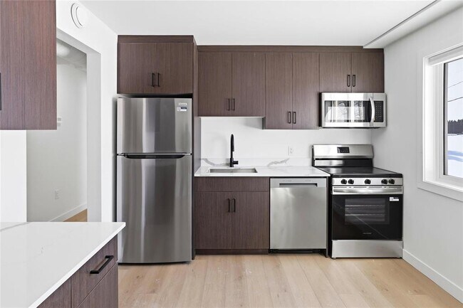 Photo du bâtiment - 823 Ida St