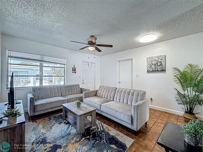 Foto del edificio - 2275 SE 6th St