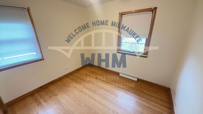 Foto del edificio - 616 N 99th St