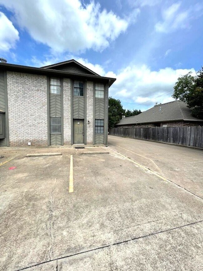 Foto del edificio - Spacious 2 bedroom Townhome-Style Condo Near Baylor