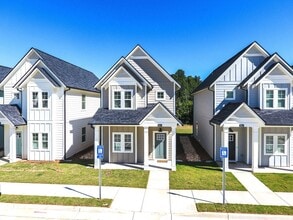 Building Photo - Oakwood Commons By Stella Homes