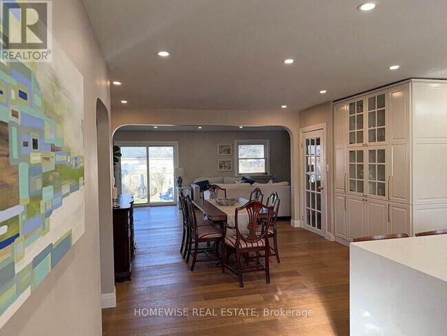 Building Photo - 15 Lakeview Ave