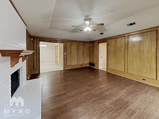 Building Photo - 4211 Spring Meadow Ln