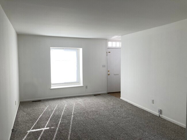 Building Photo - 4825 Moreland Dr W
