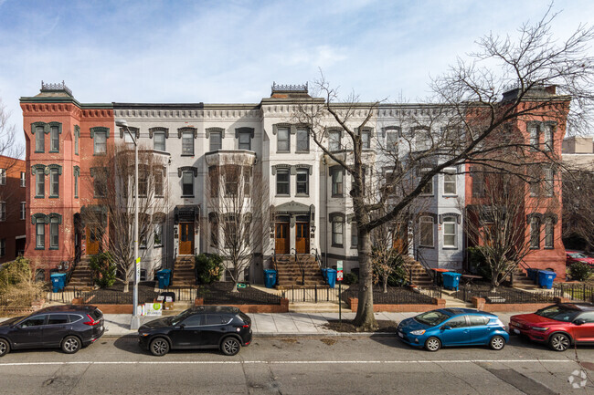 Building Photo - 6 Historic Townhomes