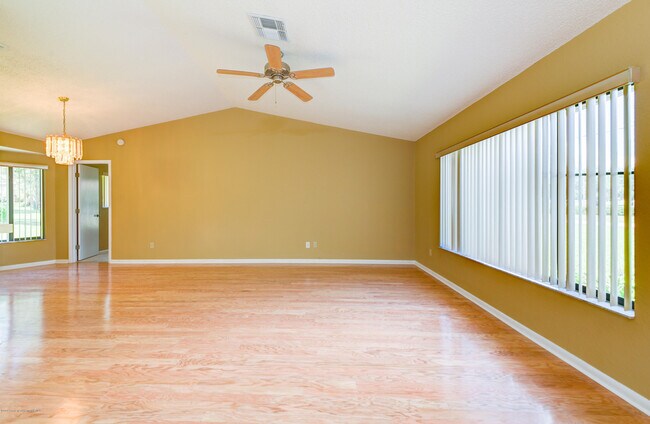 Foto del edificio - 13460 Little Farms Dr