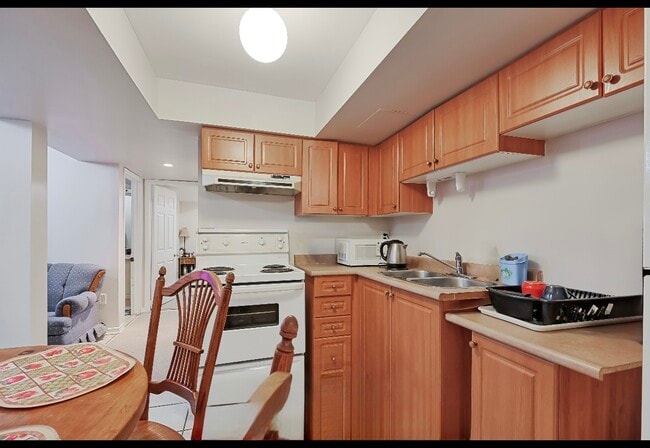 Building Photo - 4651C Kingston Rd