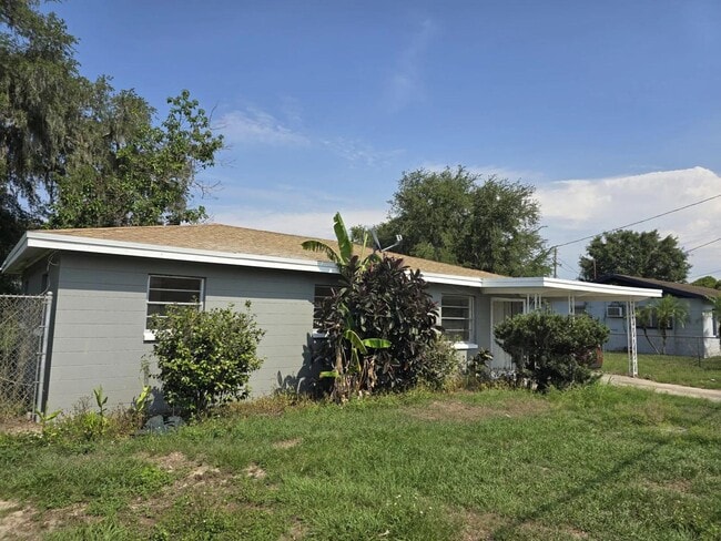 Building Photo - 1060 W Tee Cir