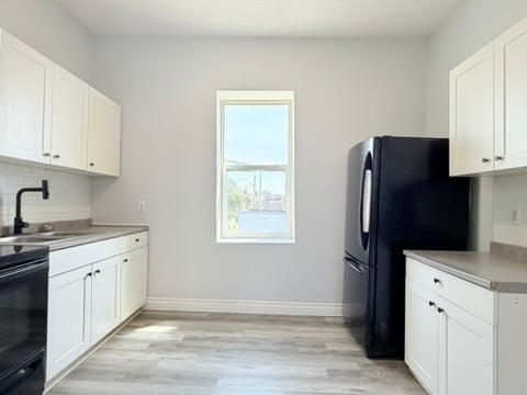 Building Photo - 581 Pierre Ave