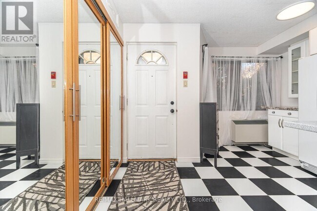 Photo du bâtiment - 2112 Queen St E