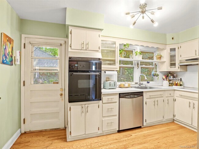 Foto del edificio - 1035 Shore Acres Dr