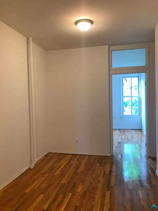 Foto del edificio - 155 Dupont St