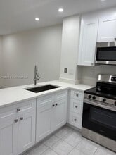 Building Photo - 2154 W 60th St