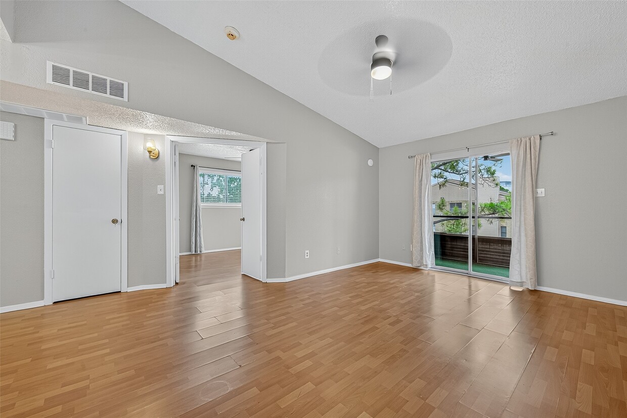 Building Photo - 10555 Turtlewood Ct