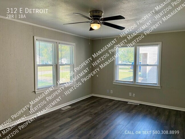 Foto del edificio - 312 E Detroit-
