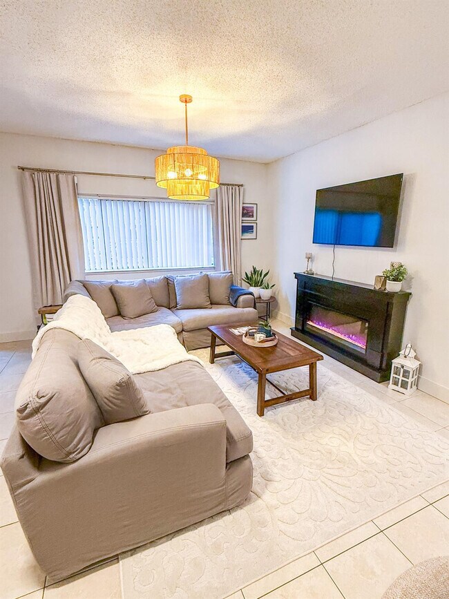 Foto del edificio - 2445 SW 18th Terrace