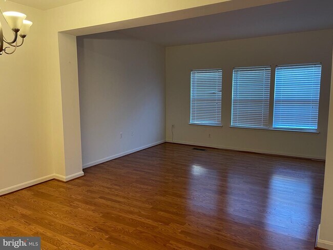 Foto del edificio - 4080 Fountainside Ln