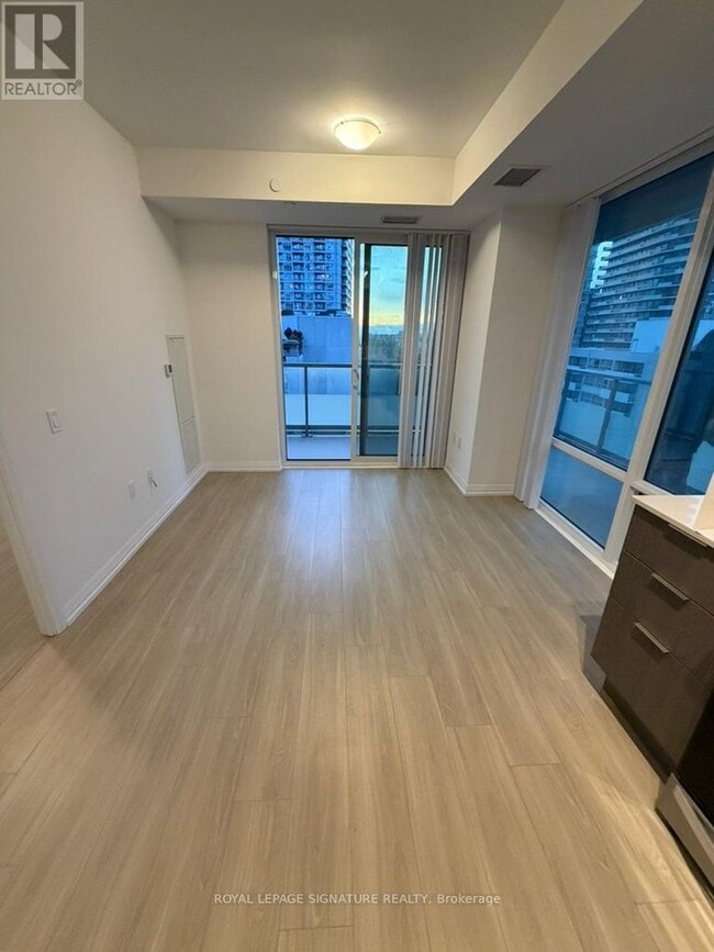 Building Photo - 25 Holly St