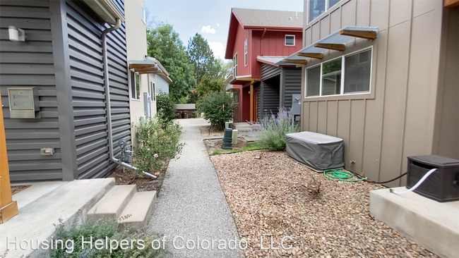 Building Photo - 2 br, 2.5 bath House - 1802 Canyon Blvd #2