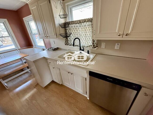 Foto del edificio - Available now! Charming 4 bed Single Family Home in Edina!
