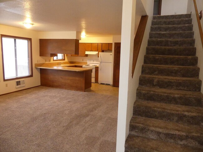 Foto del edificio - Wood Village End Unit Condo * Covered Park...