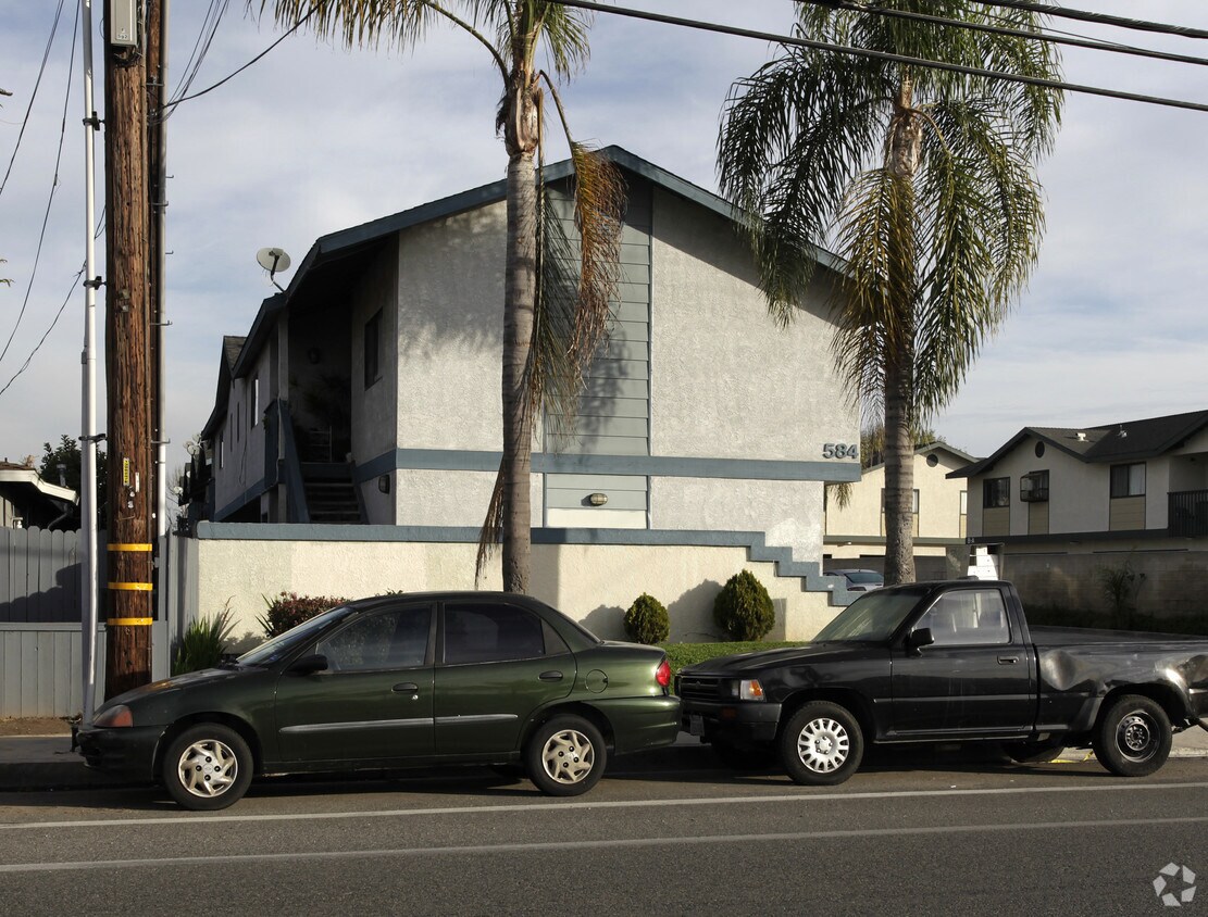 Foto del edificio - 584 Hamilton St