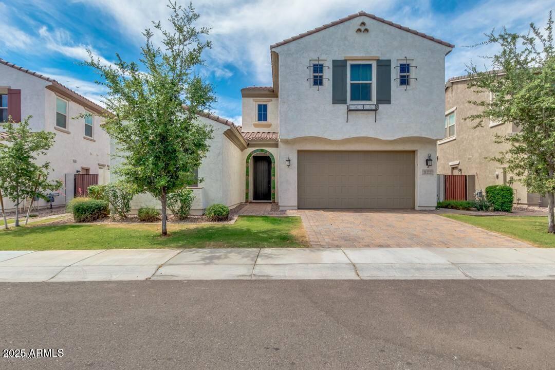 Primary Photo - 923 W Yellowstone Way