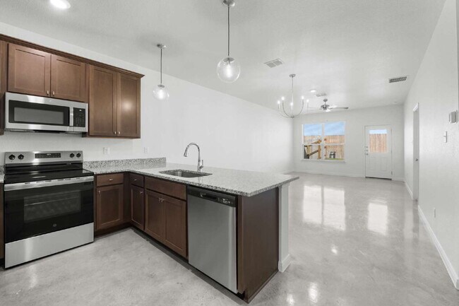 Foto del edificio - MOVE-IN SPECIAL: December and January rent FREE if moved in before February 1.