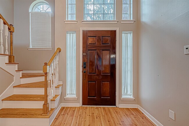 Foto del edificio - 211 Rolling Plains Dr