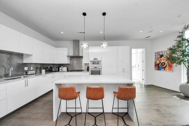 Building Photo - 4521 San Felipe St