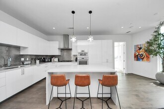 Building Photo - 4521 San Felipe St