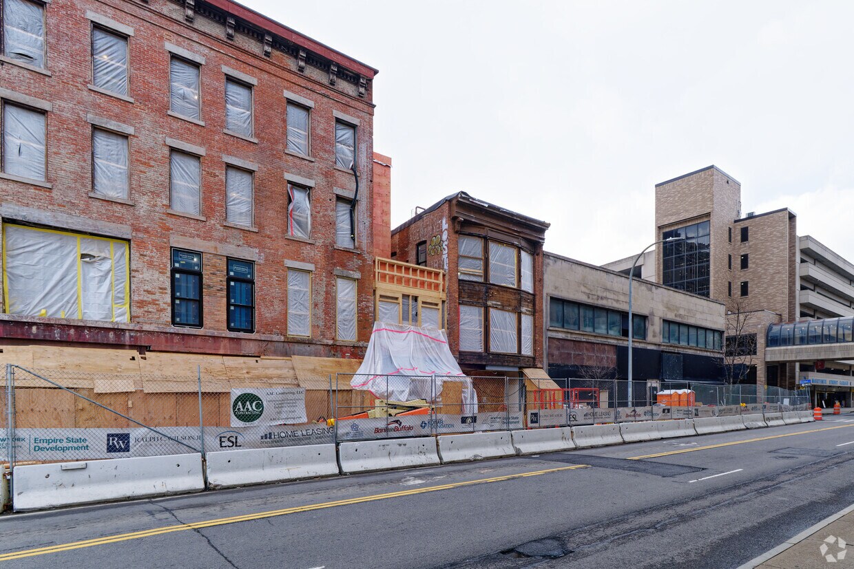Building Photo - Harper's Corner