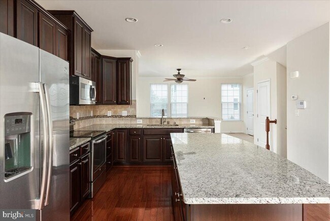 Foto del edificio - 139 Hornbeam Dr